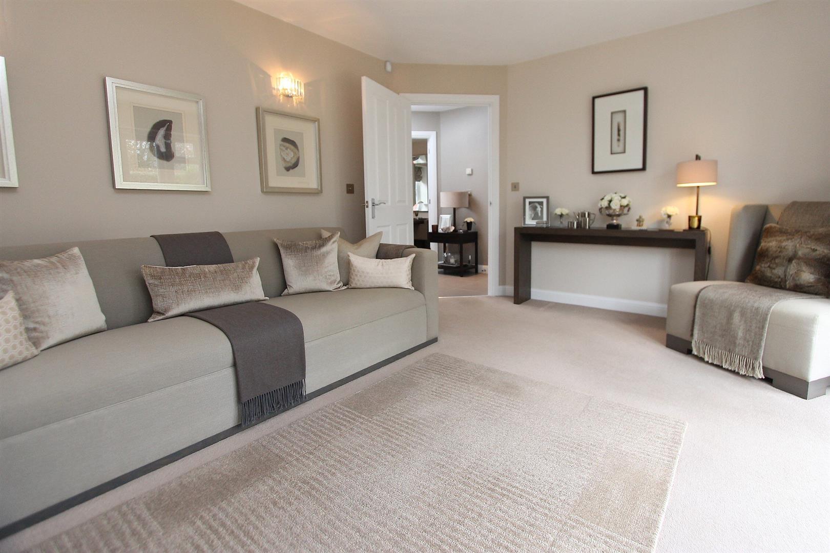 4 bed property in Shrubbery Gardens, Kidderminster